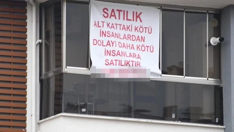 Satışa çıxarılan mənzilin eyvanına asılan elanŞOKA SALDI (FOTO)